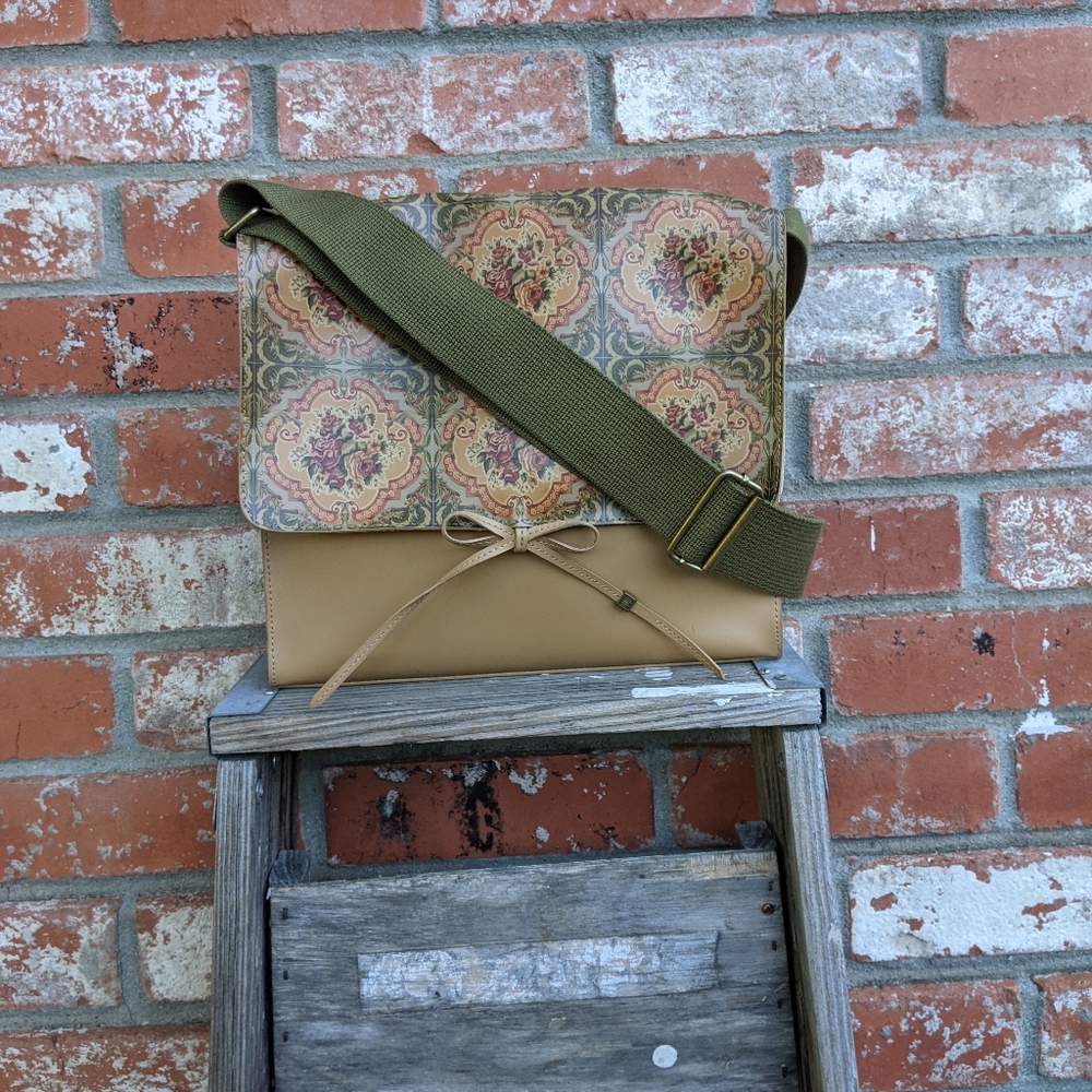 Esprit Floral Vegan Messenger Bag